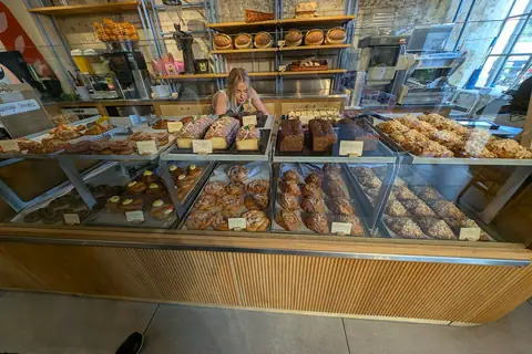 Hinitts Bakery photo 1